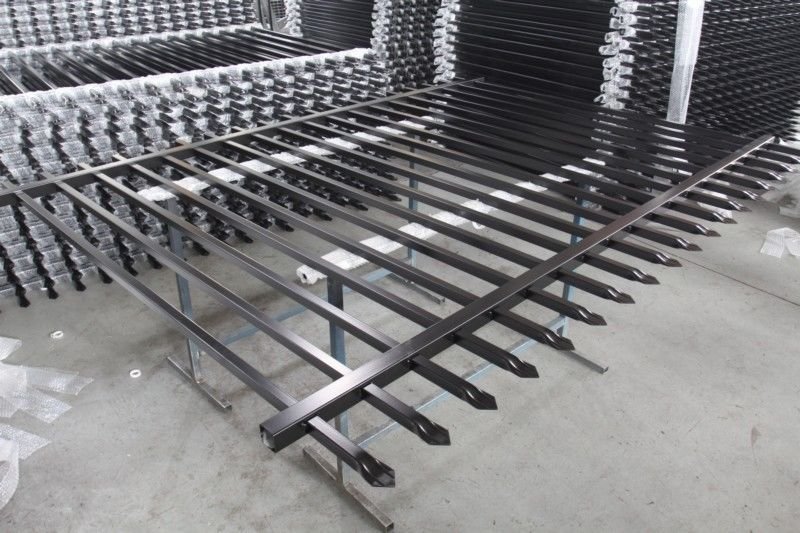security Steel Tubular Garden Fencing spear top tubular steel fence and slide gate.